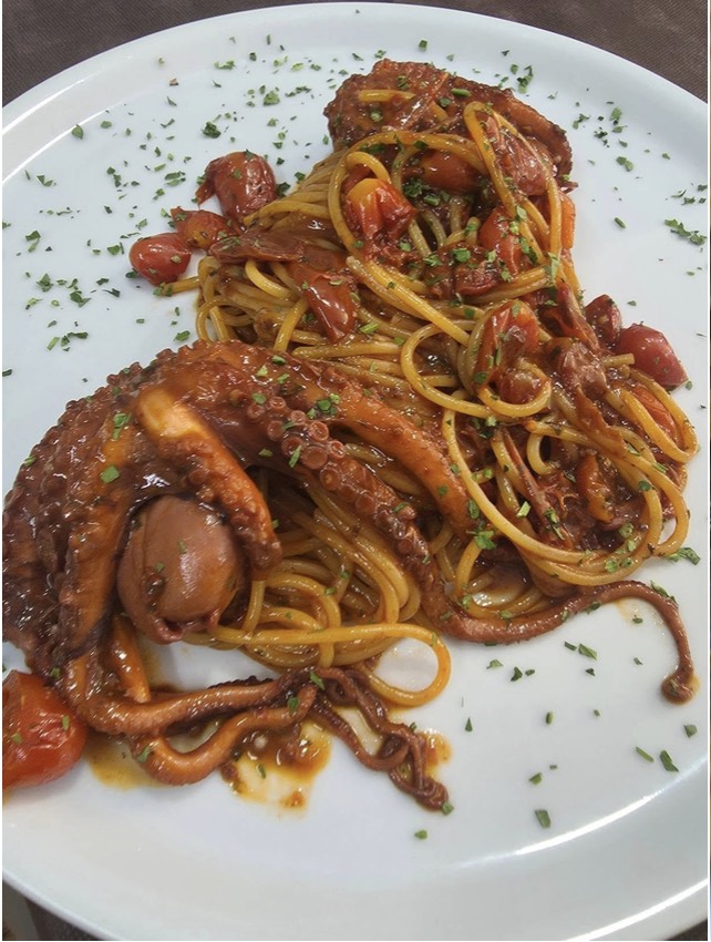 Spaghetti con polpo preparati da Antica Trattoria PP2